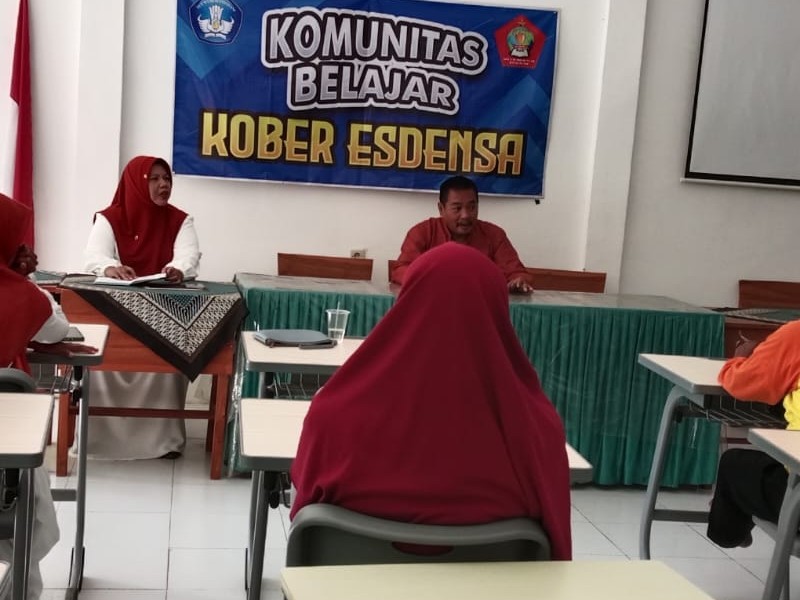 RAPAT PESIAPAN LOMBA AGUSTUSAN