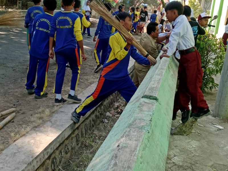 SENIN BERSIH UNTUK MENYAMBUT AGUSTUSAN